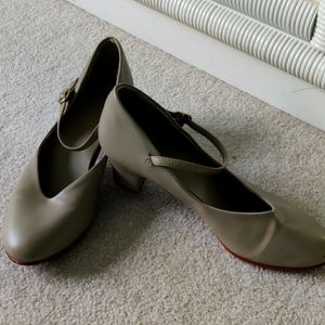 Women's character dance shoe